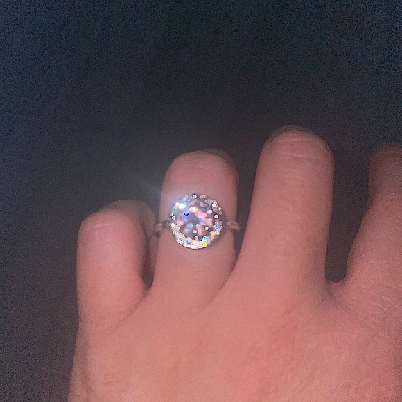 Sterling silver ring (was given to me as a gift so I do not have many de… - Picture 4 of 4